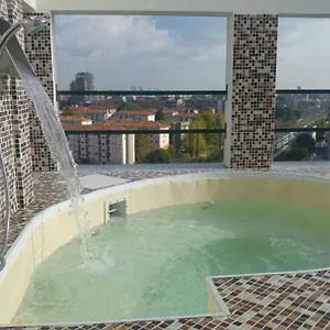 https://camera-doppia-in-attico-milan.italymilanhotels.net